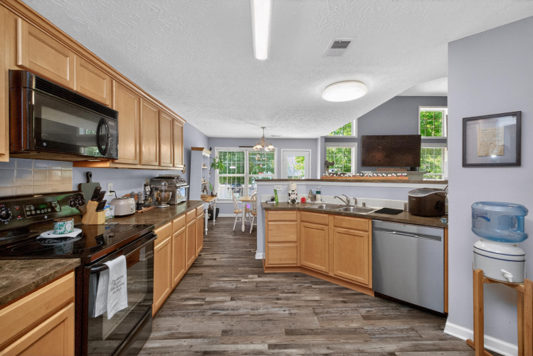 Listing Image 10