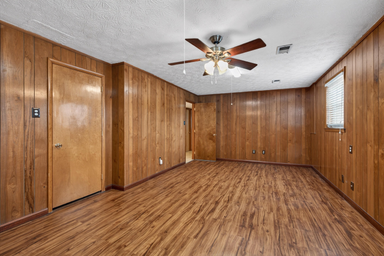 Listing Image 24