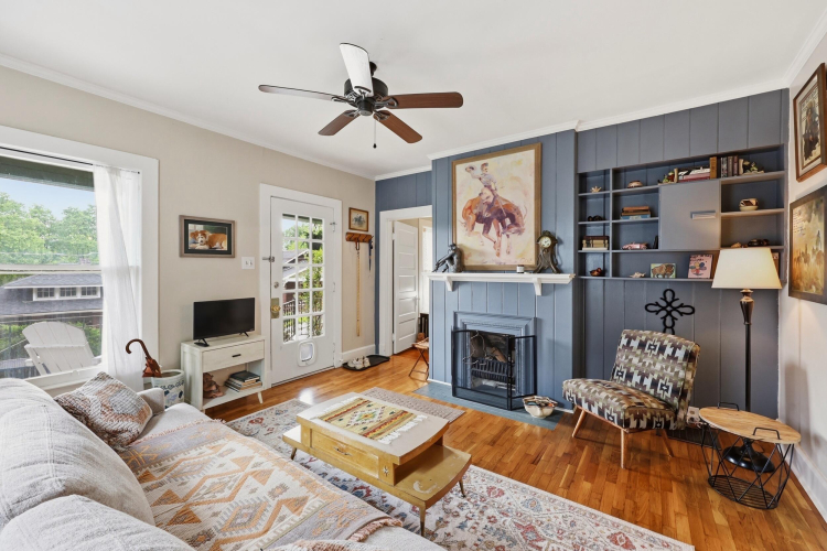 Listing Image 4