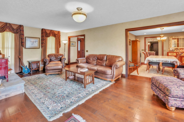 Listing Image 16
