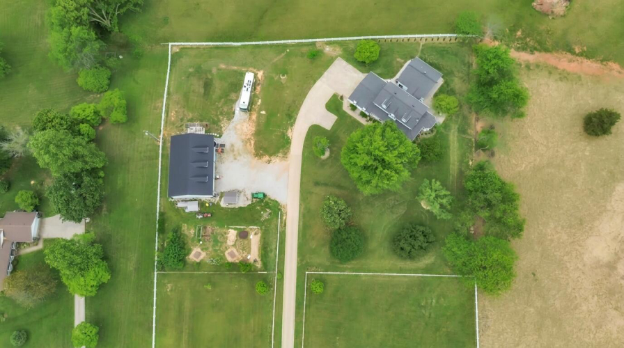 Listing Image 4