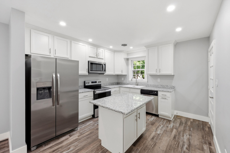 Listing Image 11