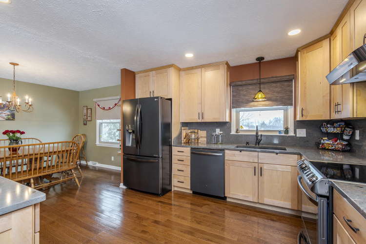 Listing Image 12