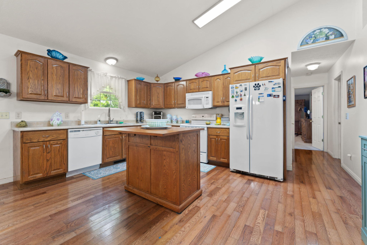 Listing Image 15