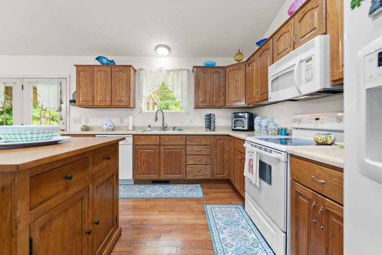 Listing Image 16