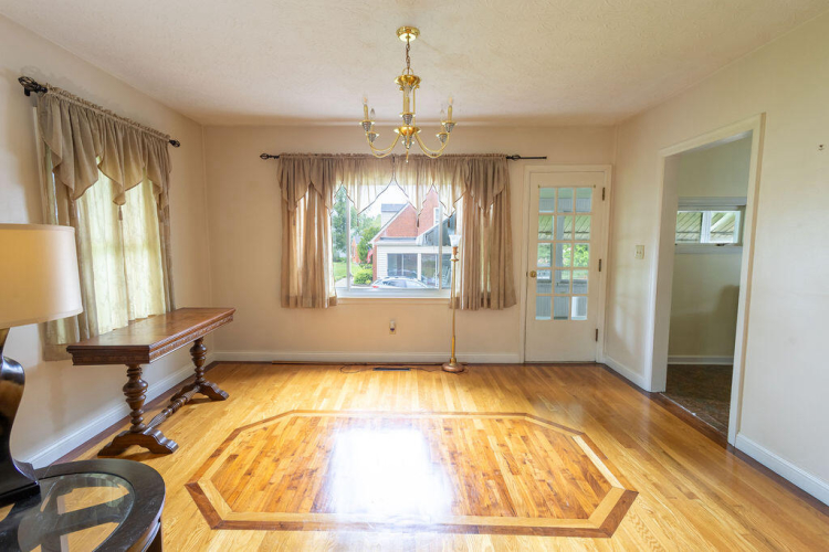 Listing Image 12