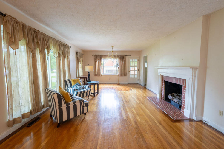 Listing Image 10
