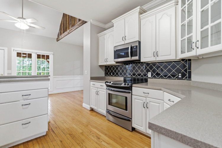 Listing Image 16