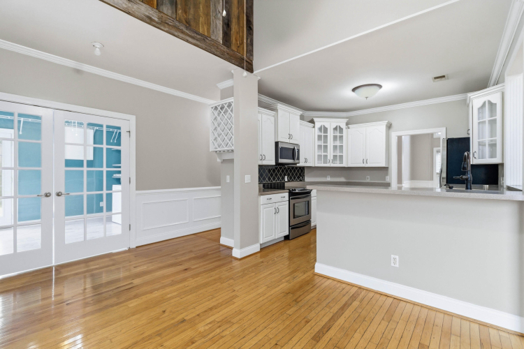 Listing Image 20