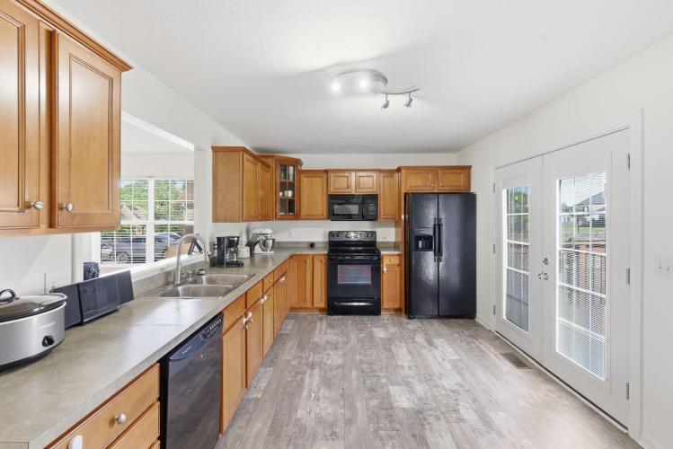 Listing Image 12