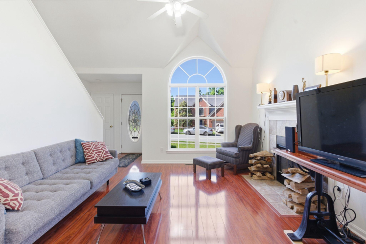 Listing Image 8