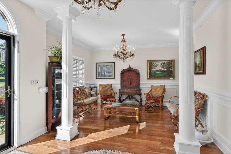 Listing Image 5