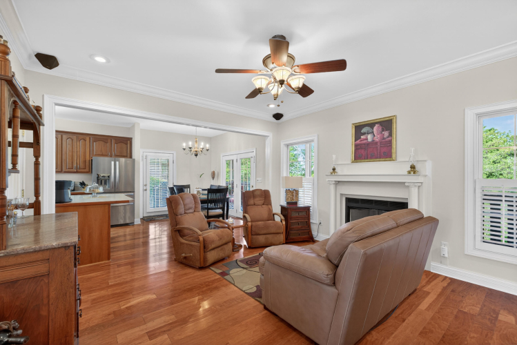 Listing Image 10