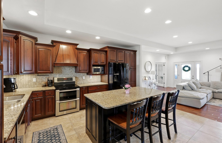 Listing Image 12