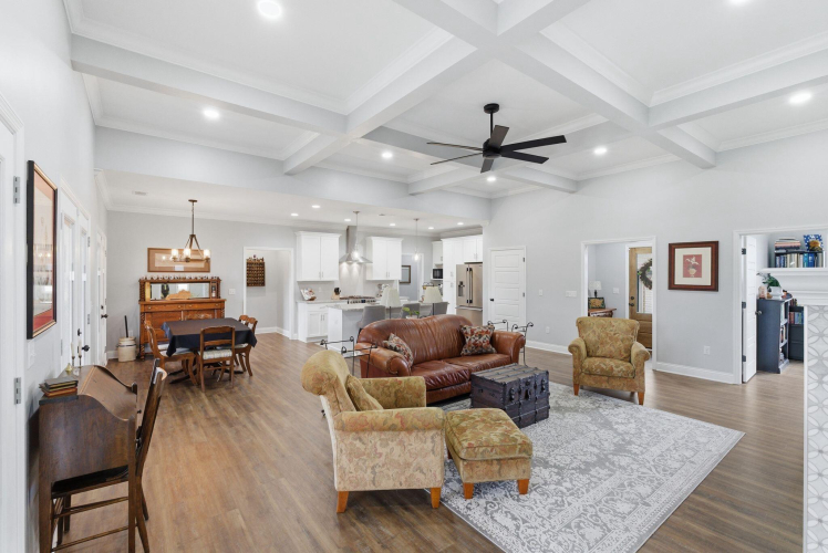 Listing Image 12