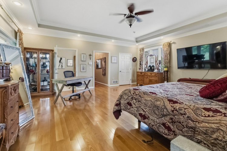 Listing Image 22