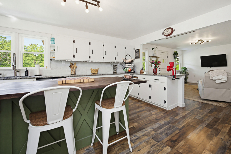 Listing Image 10