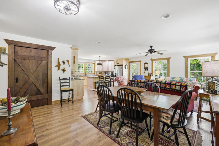 Listing Image 9
