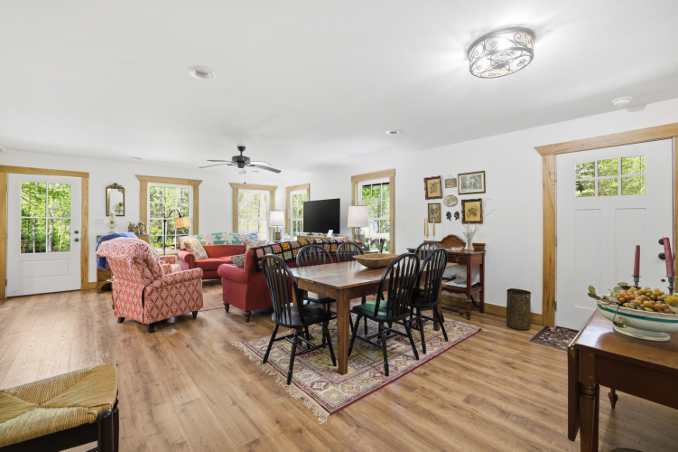 Listing Image 10