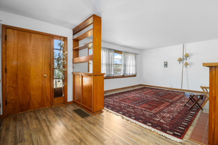 Listing Image 8