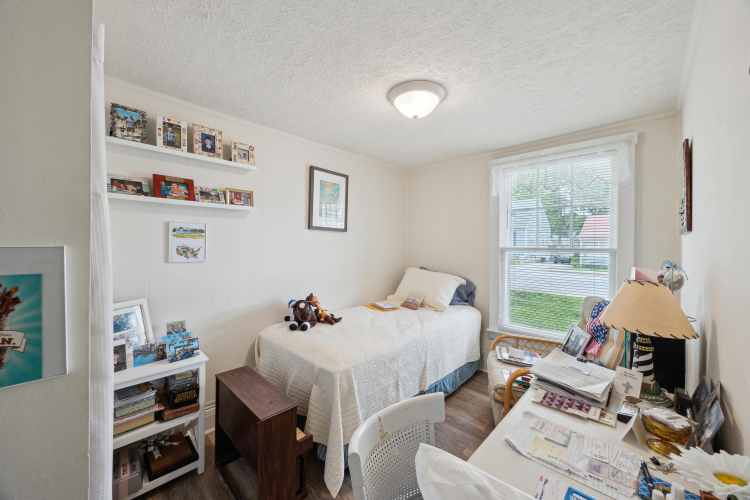 Listing Image 11