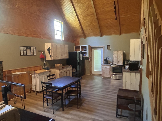 Listing Image 10