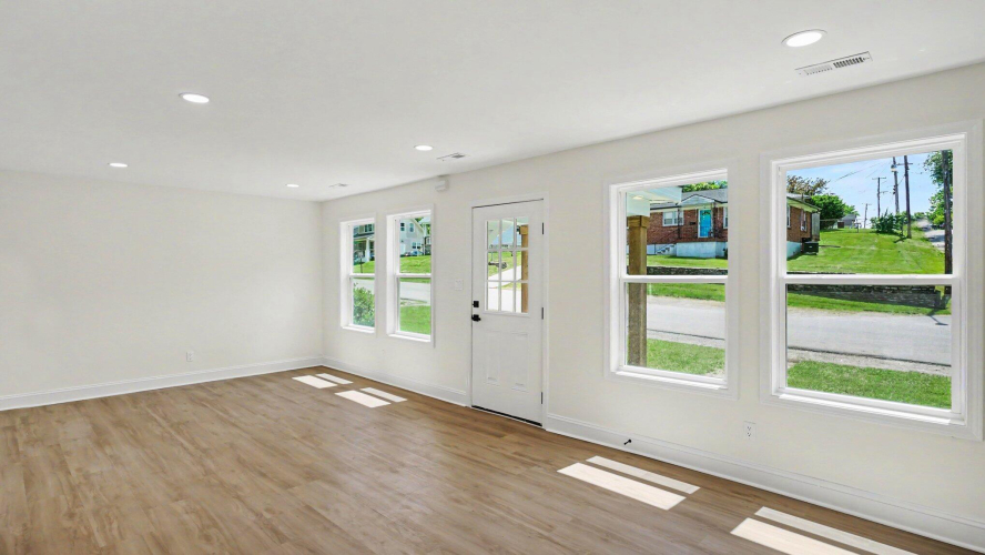 Listing Image 17