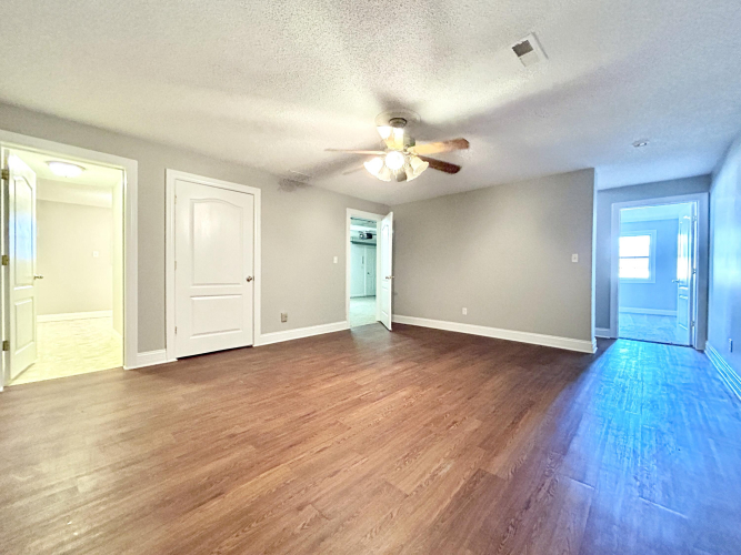 Listing Image 52