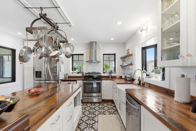 Listing Image 11