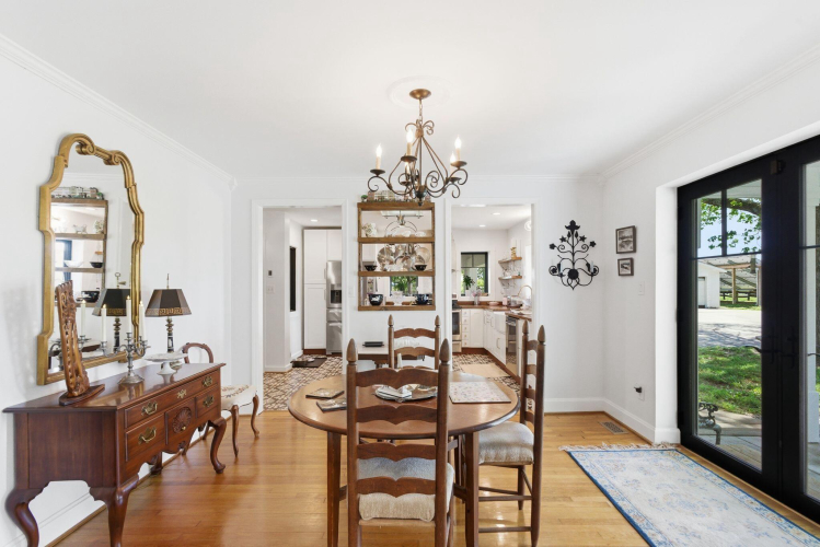 Listing Image 10