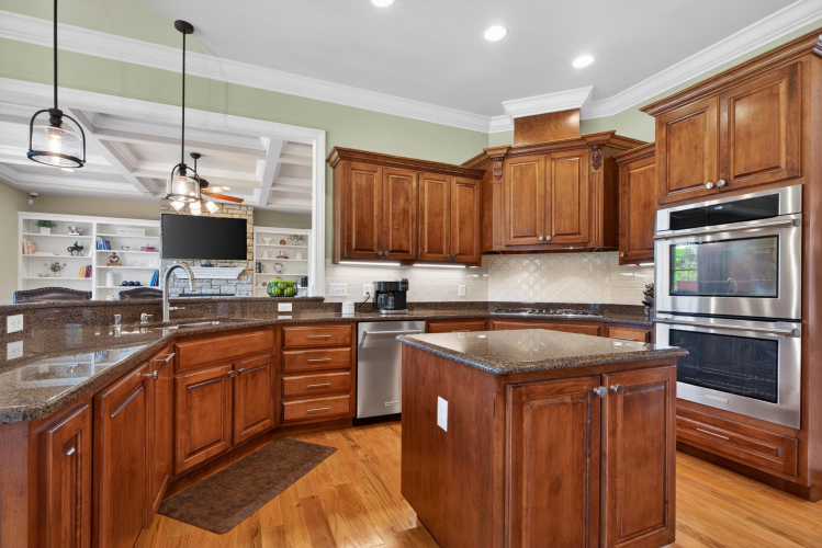Listing Image 12