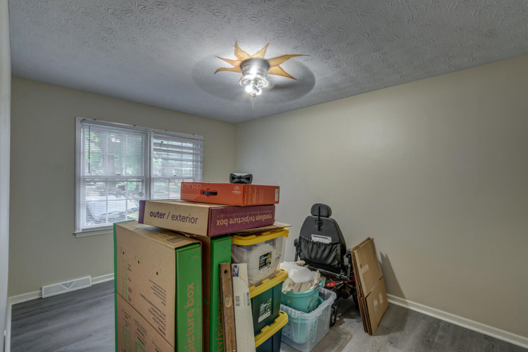 Listing Image 24
