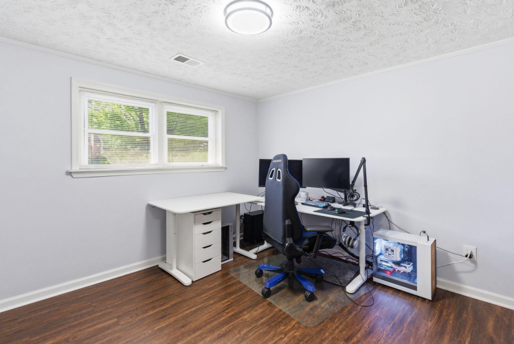 Listing Image 17