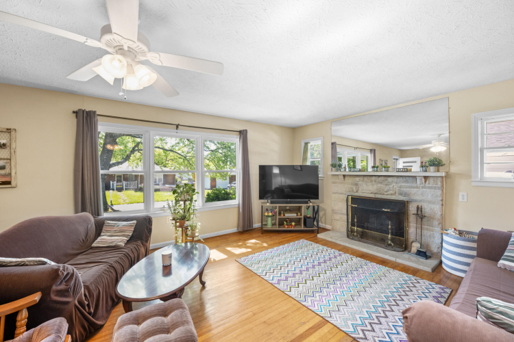 Listing Image 3