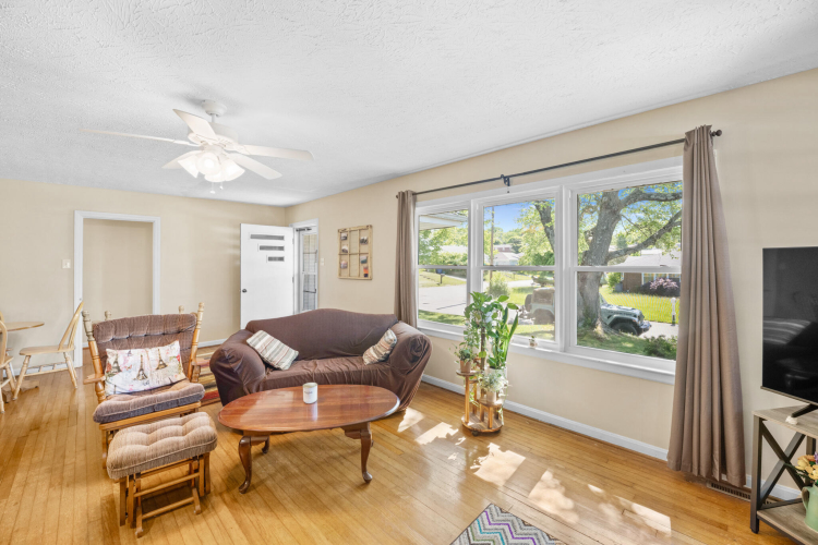 Listing Image 6