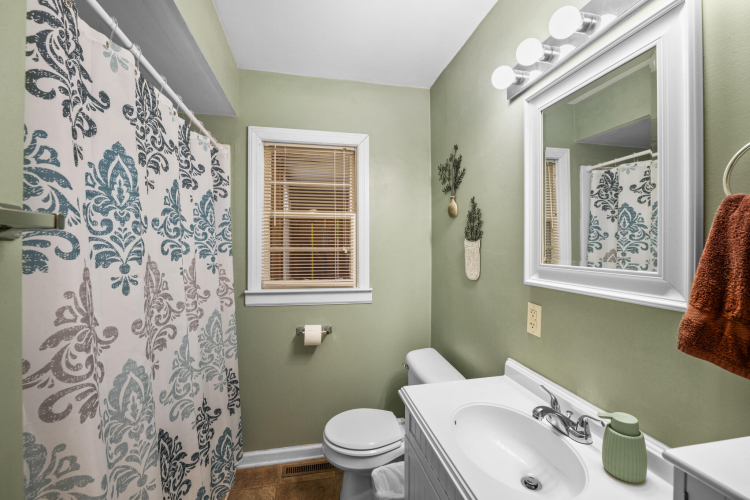 Listing Image 10