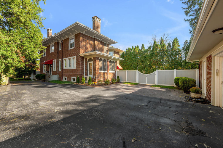 Listing Image 89
