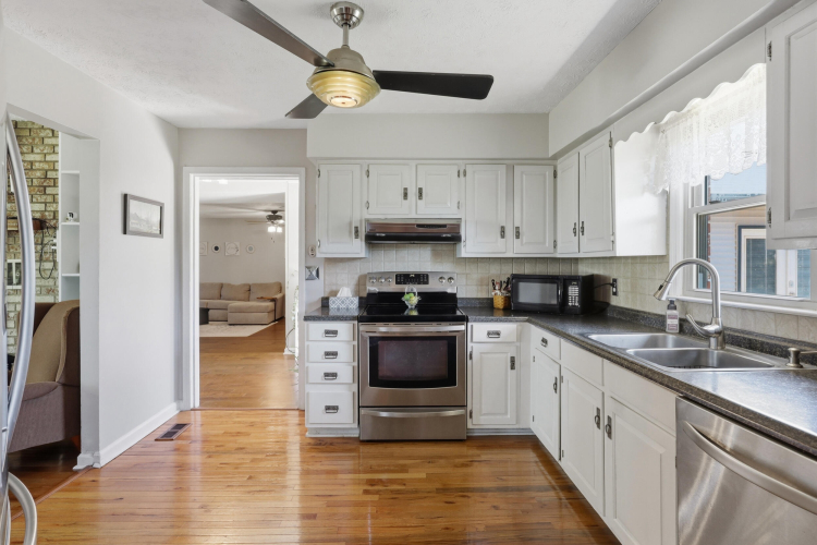 Listing Image 12
