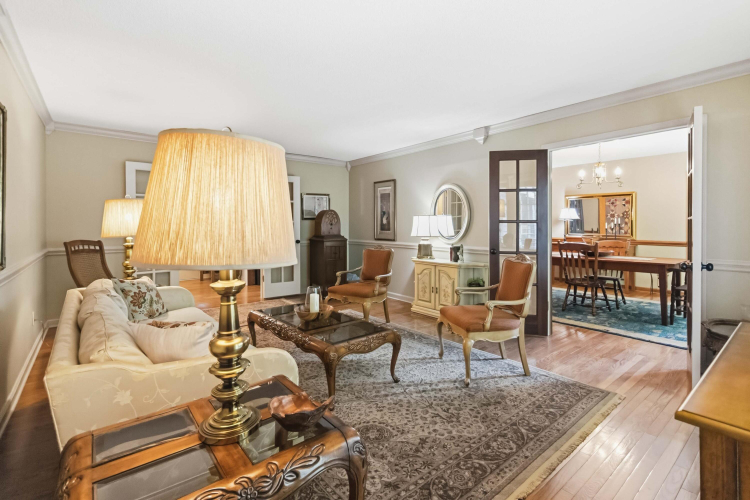 Listing Image 11