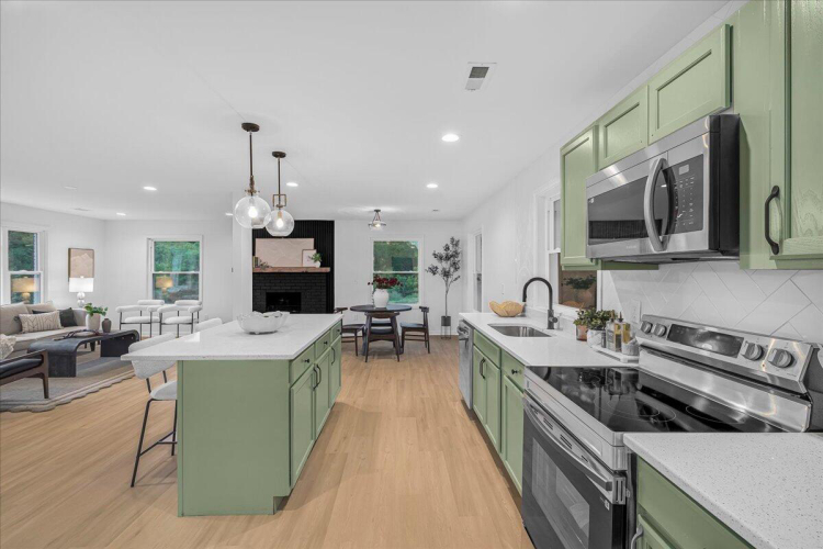Listing Image 11