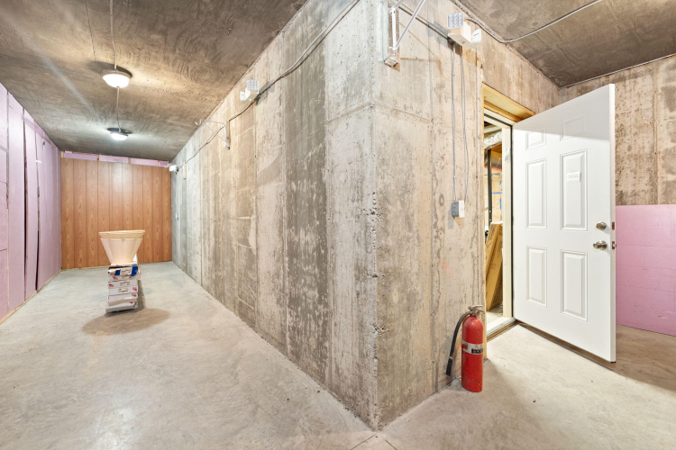 Listing Image 60