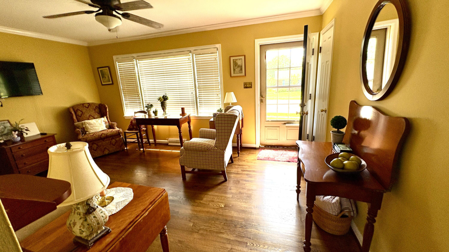 Listing Image 5