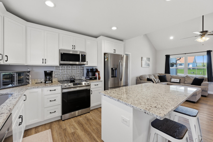 Listing Image 11