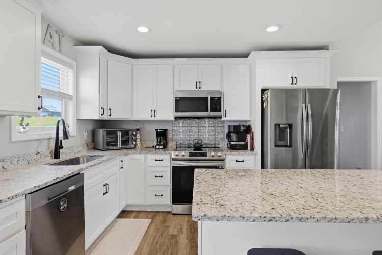 Listing Image 12