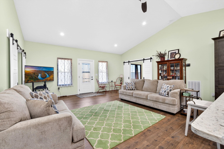 Listing Image 10