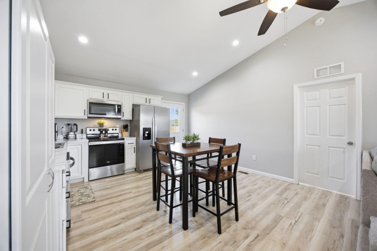 Listing Image 12