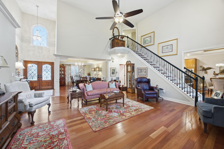 Listing Image 4