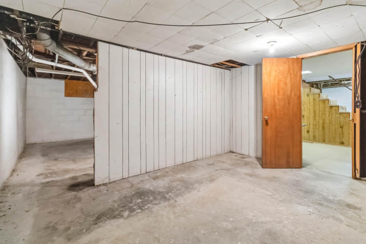 Listing Image 40
