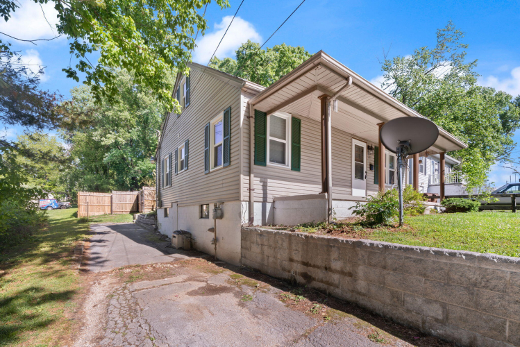 Listing Image 4