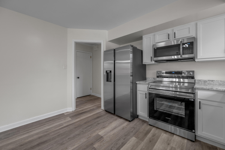 Listing Image 13